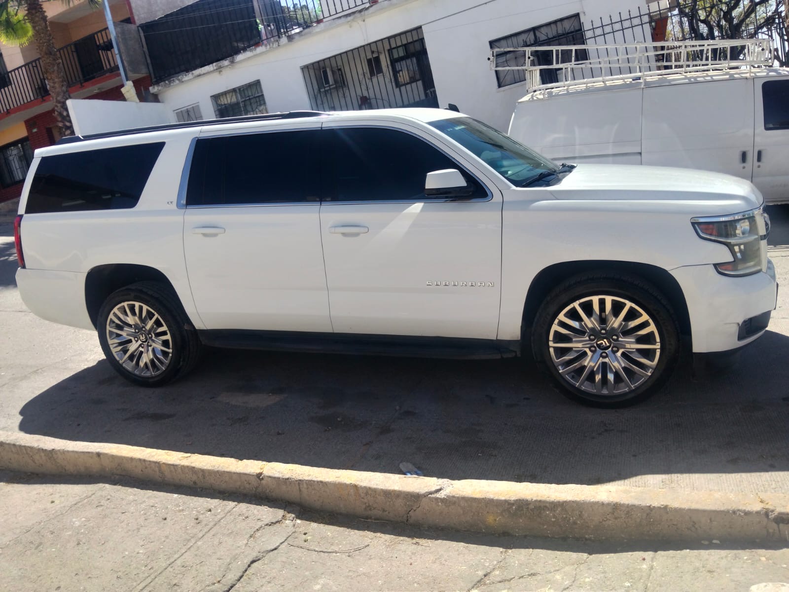 2015-chevrolet-suburban-lt - Galería