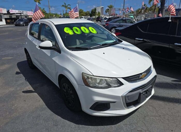 2017-chevrolet-sonic-lt - Imagen Principal