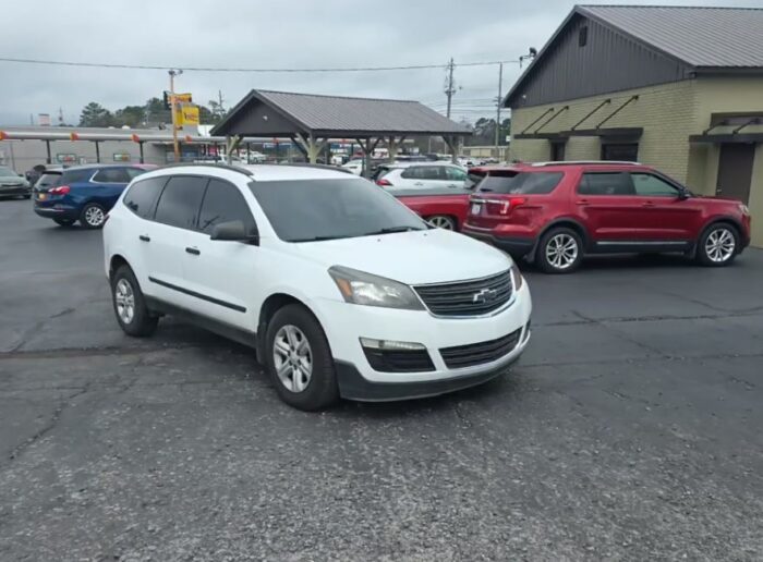 2017-chevrolet-traverse-ls - Imagen Principal