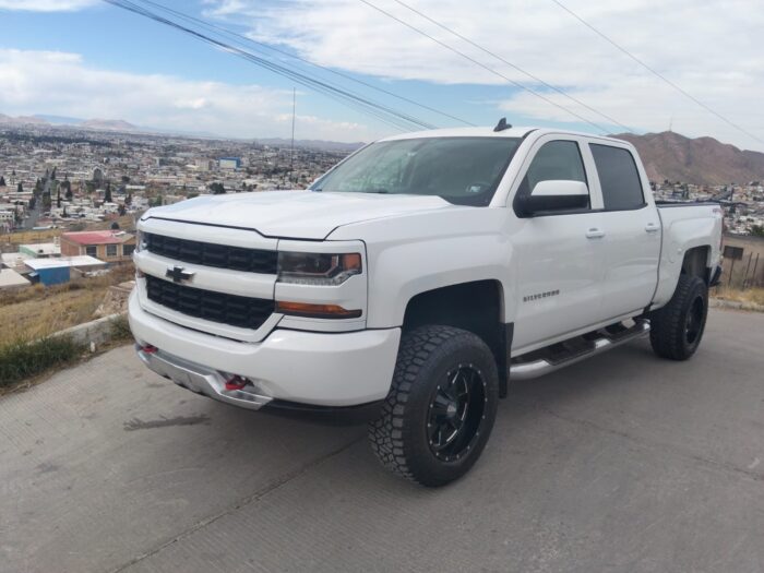2018-chevrolet-silverado-4x4 - Imagen Principal