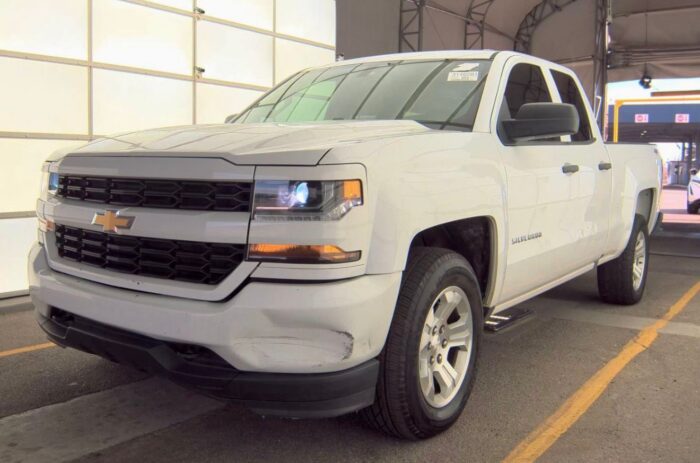2018-chevrolet-silverado-custom-4x4 - Imagen Principal